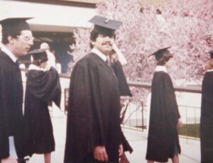 Hombre en su graduación